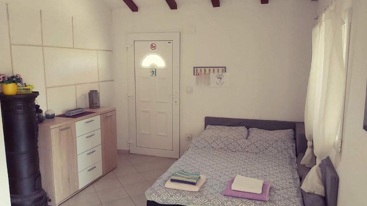 Apartmani Mersol 宁 外观 照片