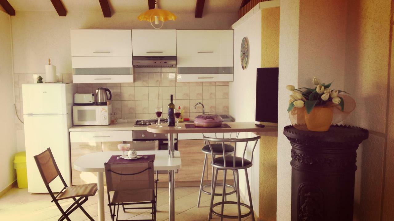 Apartmani Mersol 宁 外观 照片