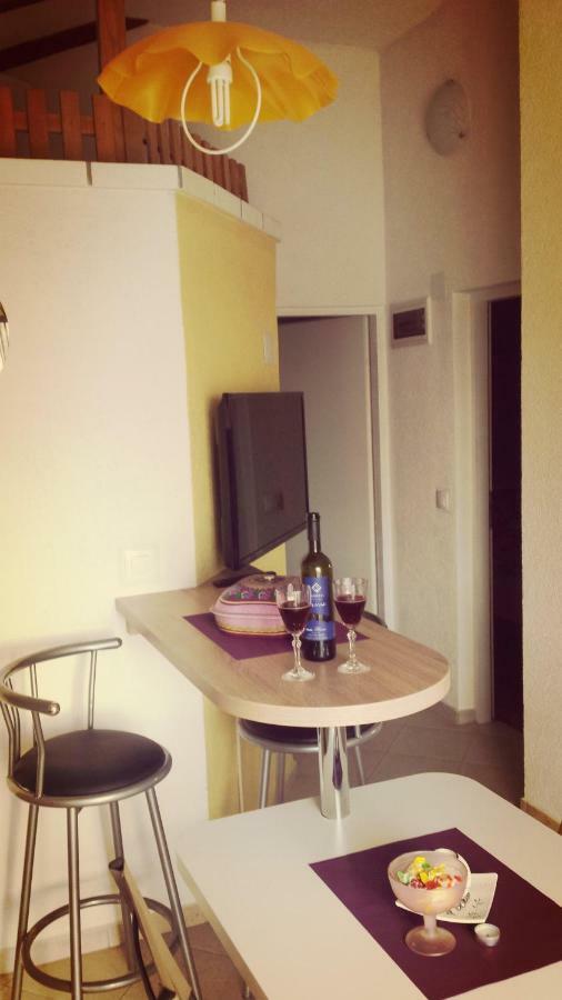 Apartmani Mersol 宁 外观 照片