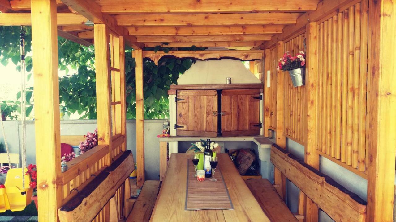 Apartmani Mersol 宁 外观 照片