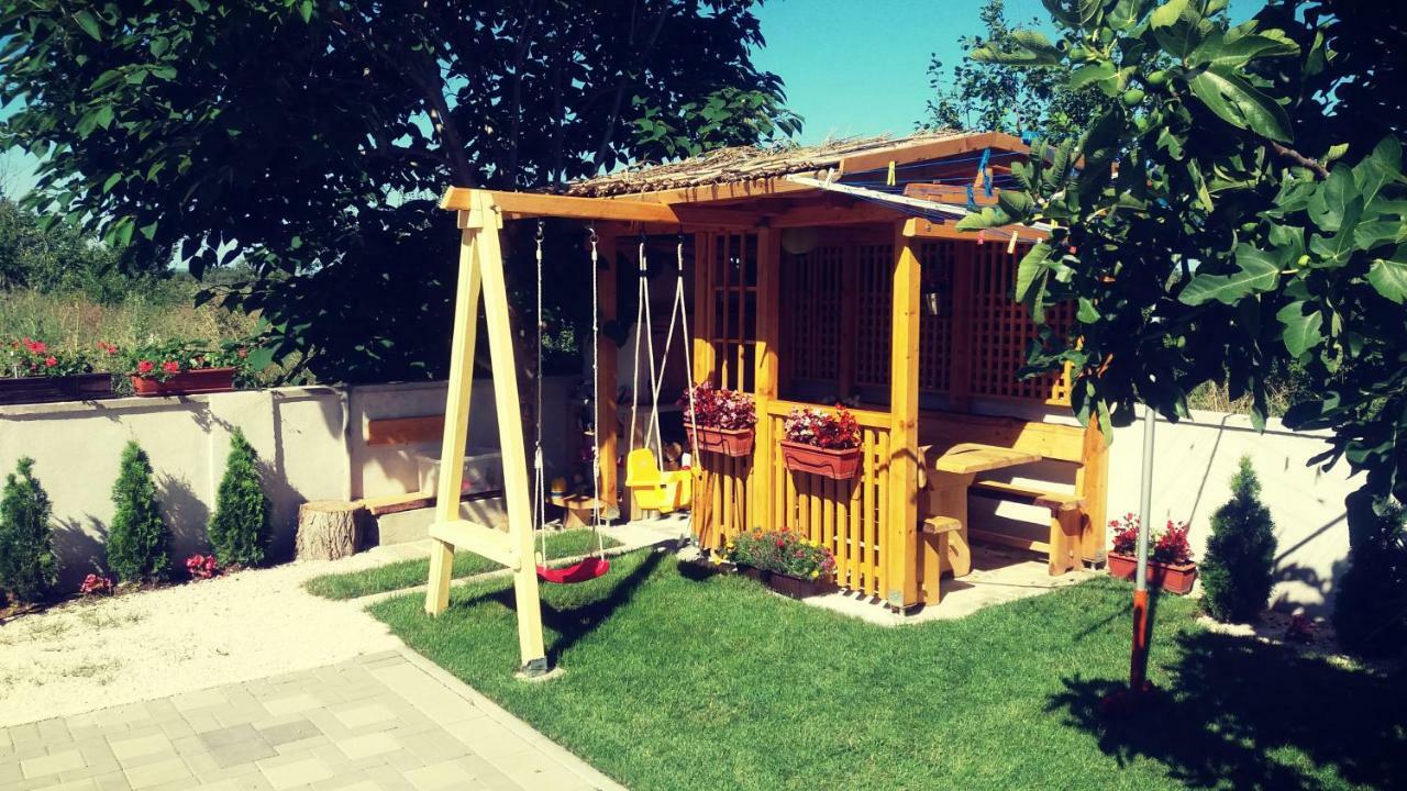 Apartmani Mersol 宁 外观 照片